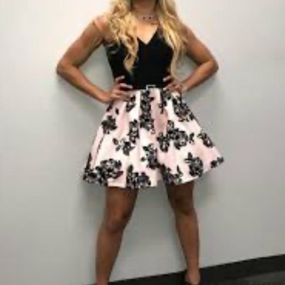 💕🖤LIKE NEW PINK AND BLACK DRESS WITH ROSES SZ 5💕🖤 - Picture 1 of 13